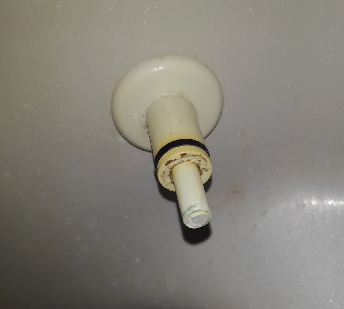 鎌田トーヨー住器の洗面化粧台の排水栓を取り替えました!の施工前の写真2