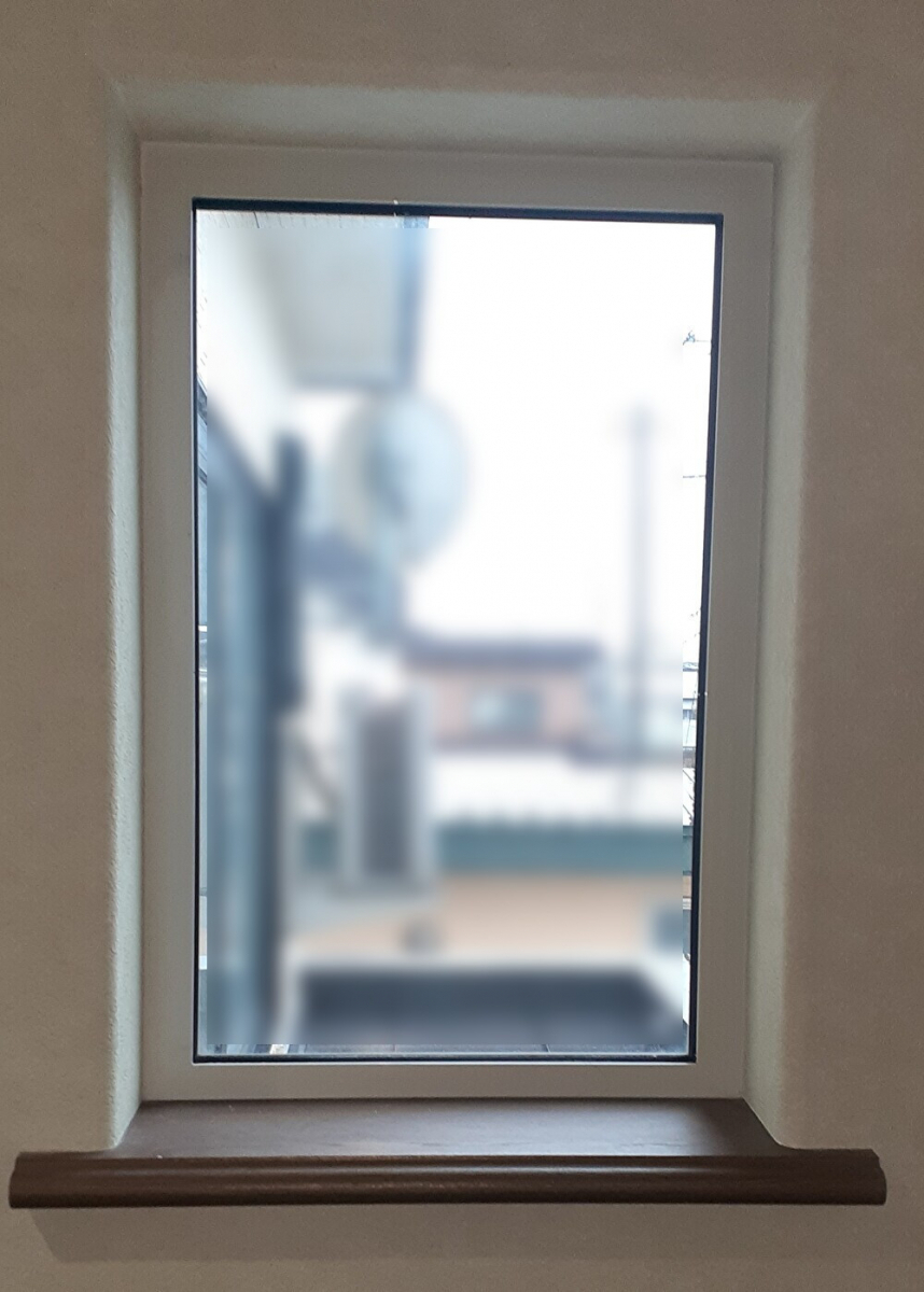 鎌田トーヨー住器の【先進的窓リノベ事業】内窓インプラス取付 階段の施工前の写真1