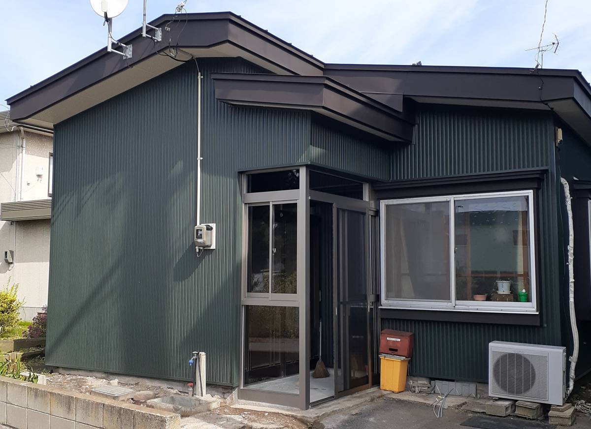 鎌田トーヨー住器の【青森市 浪岡】外壁 金属サイディング 張り替えましたの施工後の写真2