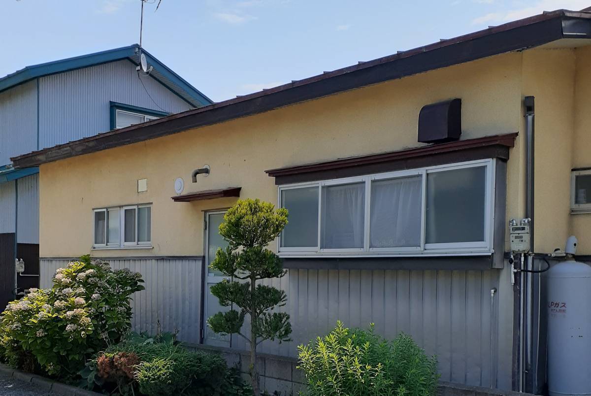 鎌田トーヨー住器の【青森市 浪岡】外壁 金属サイディング 張り替えましたの施工前の写真1