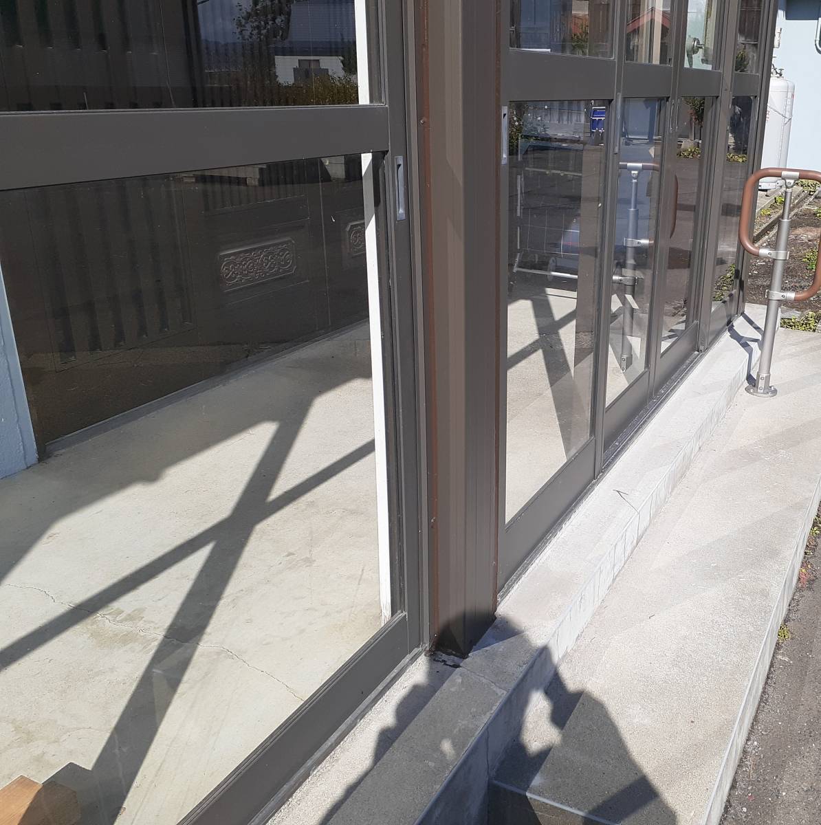 鎌田トーヨー住器の【藤崎町】シロアリ被害😱 風除室の柱 補修しました!の施工後の写真2