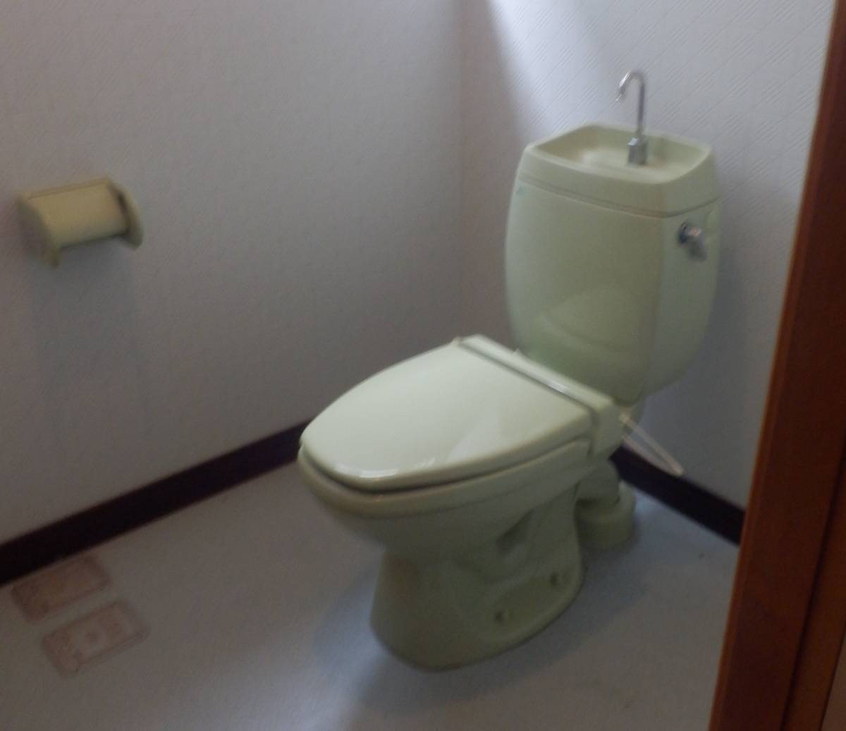 鎌田トーヨー住器の【藤崎町】凍結で故障(>_<)トイレ取り替えました!の施工前の写真1
