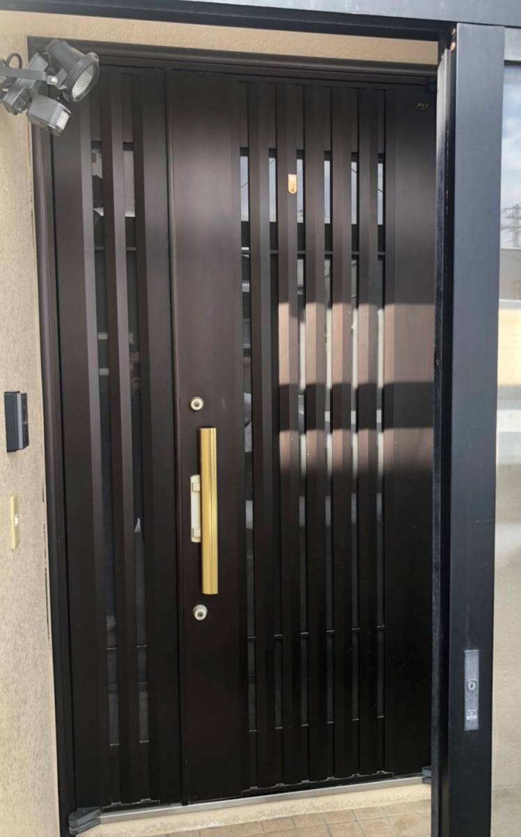鎌田トーヨー住器の【黒石市】寒い玄関を暖かくしたい!!リシェント取り付けました🚪の施工前の写真1