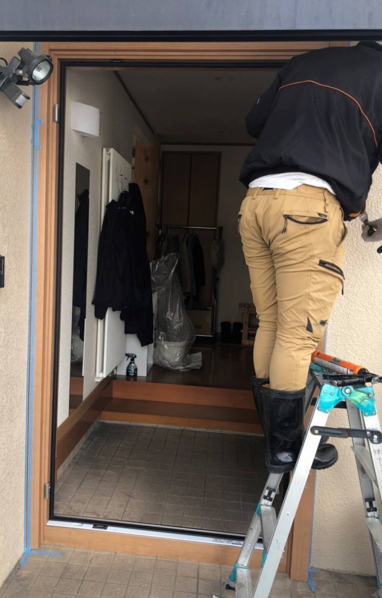 鎌田トーヨー住器の【黒石市】寒い玄関を暖かくしたい!!リシェント取り付けました🚪の施工前の写真3