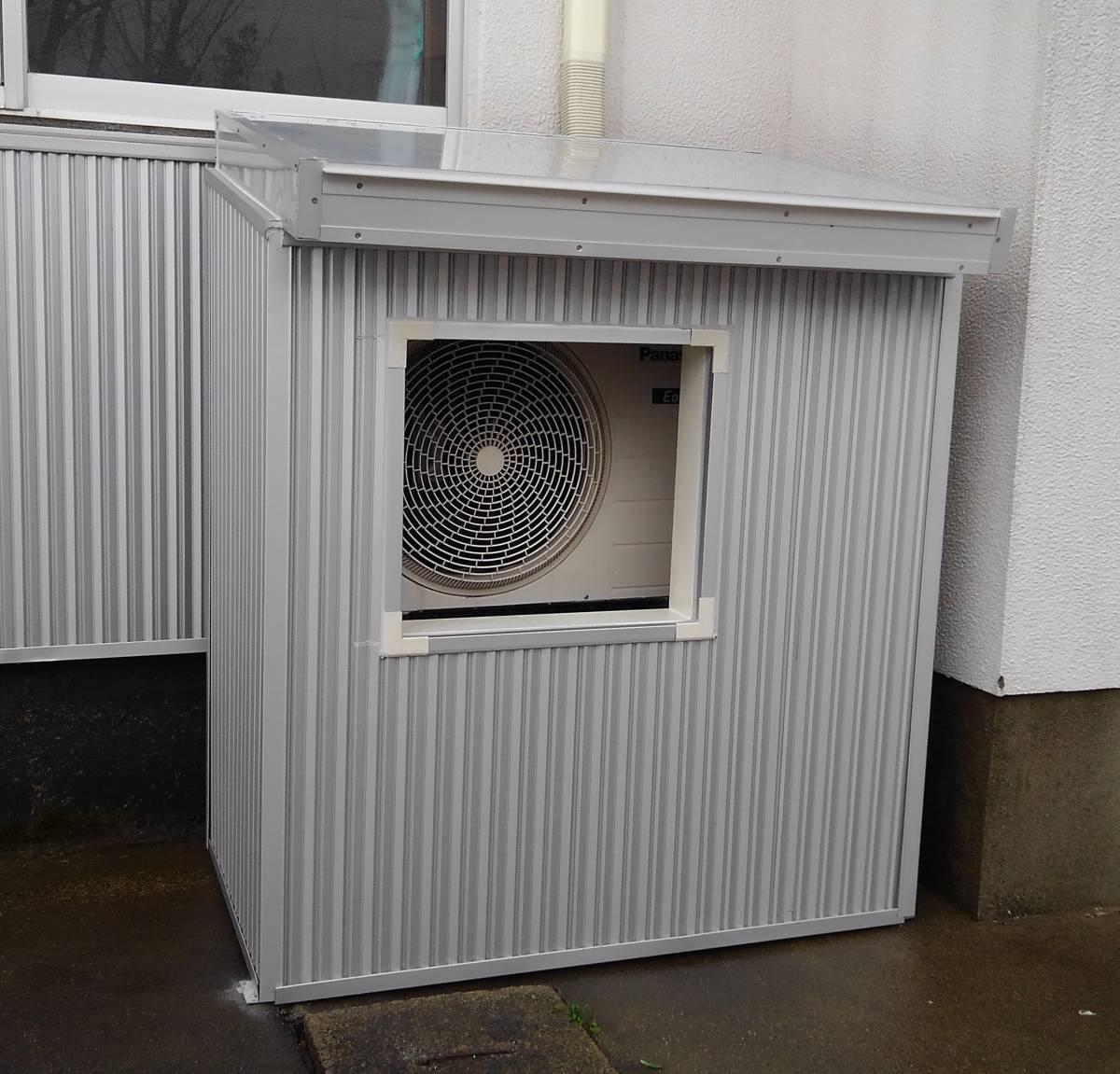 鎌田トーヨー住器の【藤崎町】室外機が危ない!!囲って安心🤗の施工後の写真1