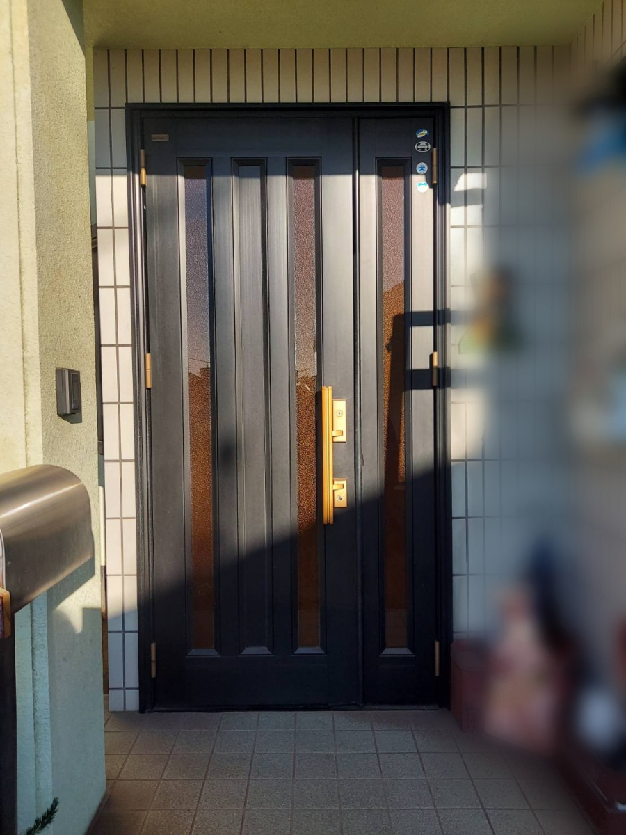 FGネクストの玄関ドアの交換(福山市)の施工前の写真1