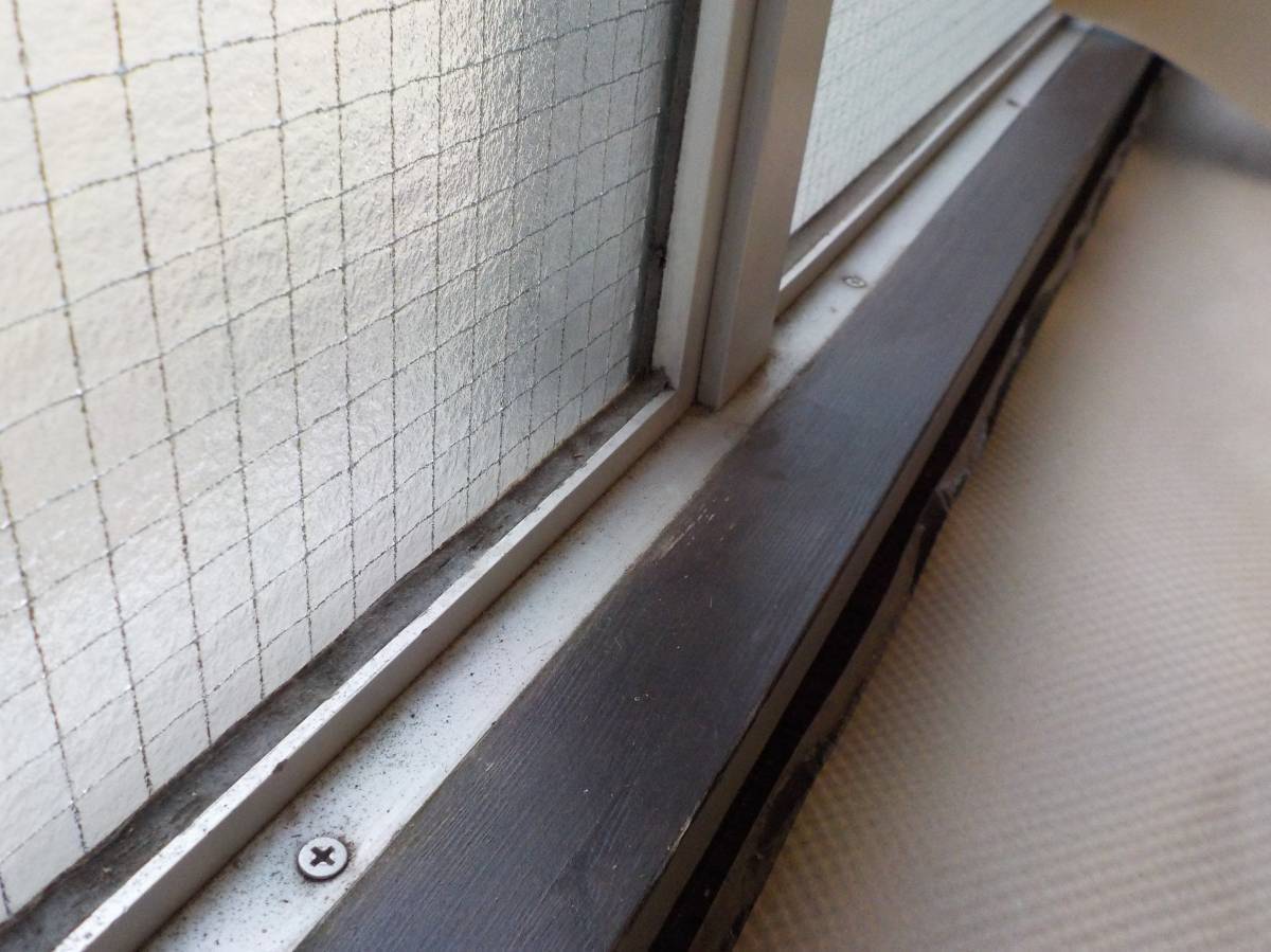 山装 リニューアル事業部の横浜市 中区 窓から防音・省エネ対策 LIXILインプラスで解決の施工前の写真1