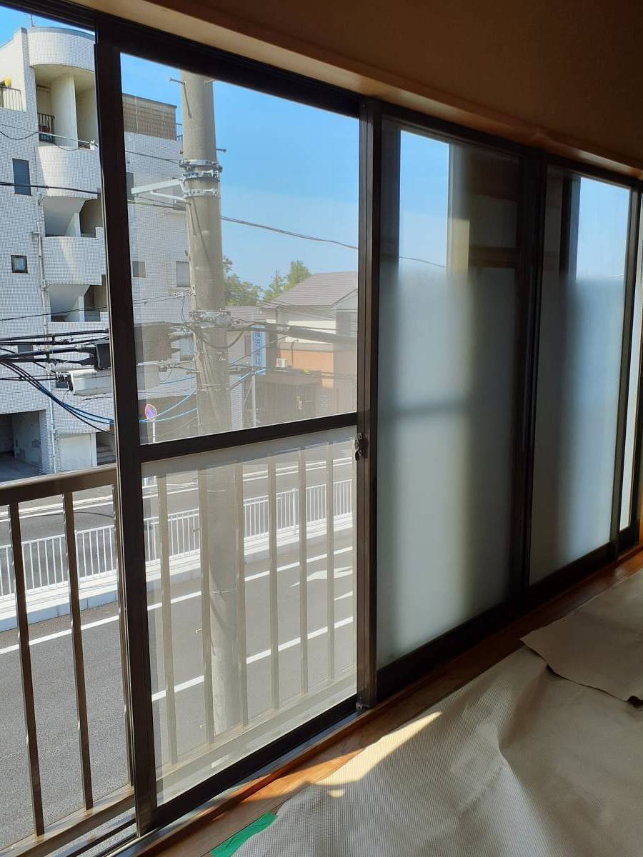 山装 リニューアル事業部の【横浜市】やって納得の窓リフォーム 窓からの遮熱と防音対策 の施工前の写真1