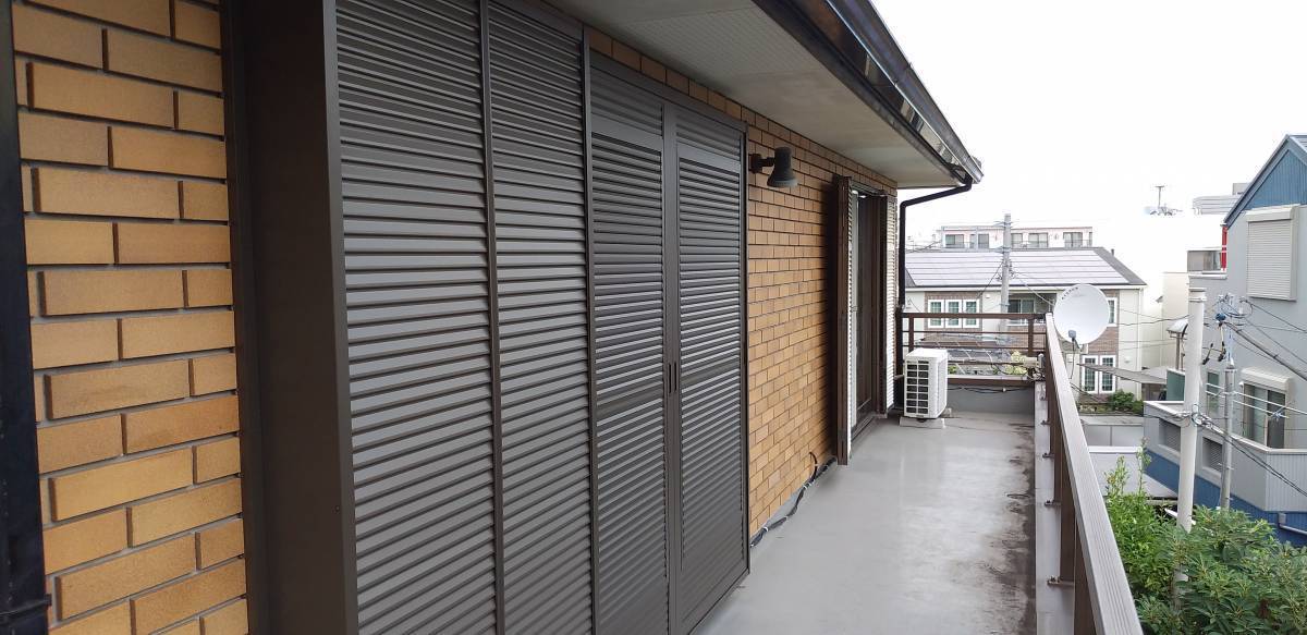 山装 リニューアル事業部の台風対策・雨戸の交換工事で解決 の施工後の写真2