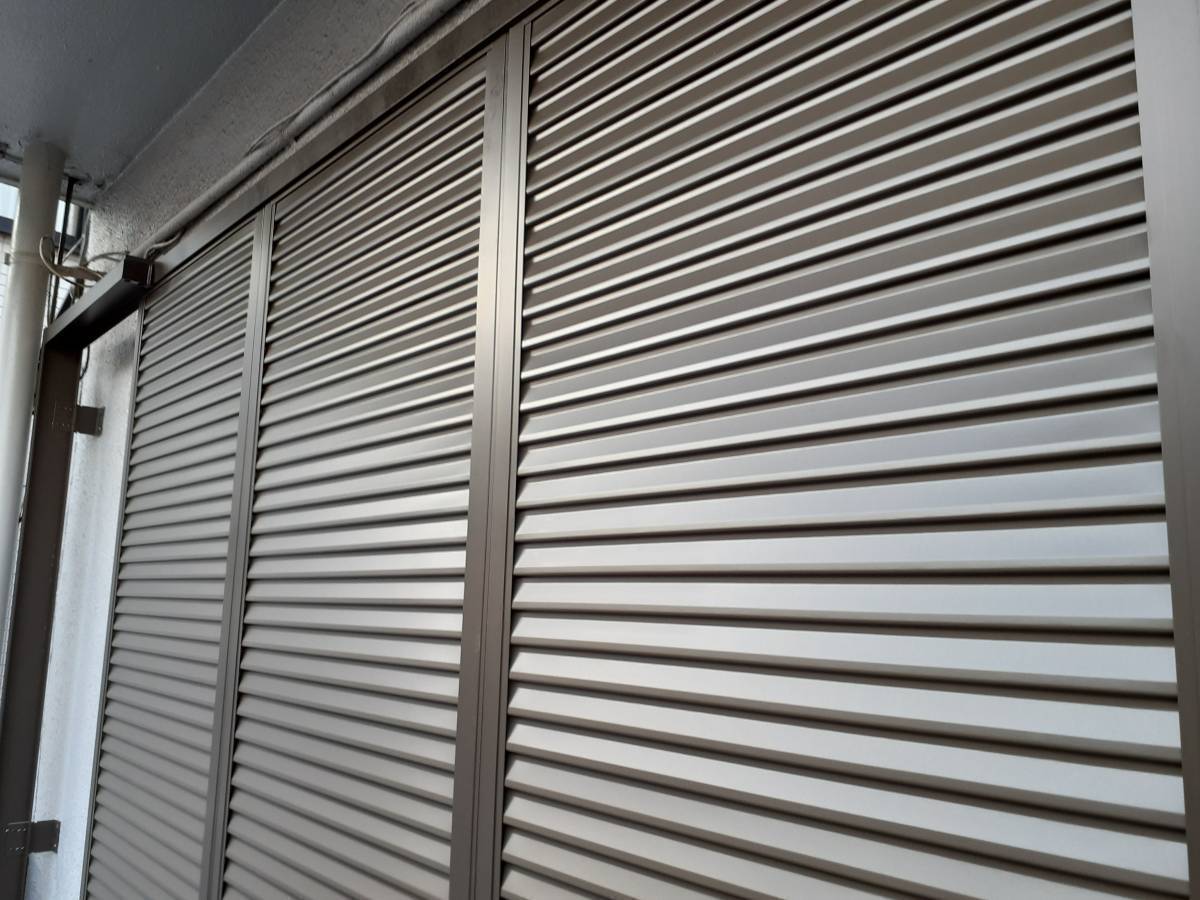 山装 リニューアル事業部の雨戸交換工事の施工後の写真3